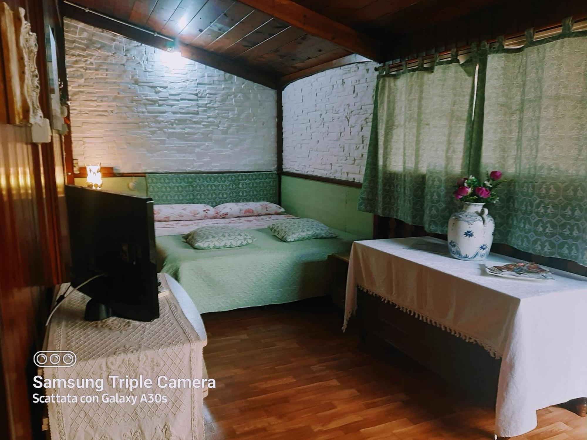 Tom E Jerry Bed and Breakfast Domus De Maria Kamer foto